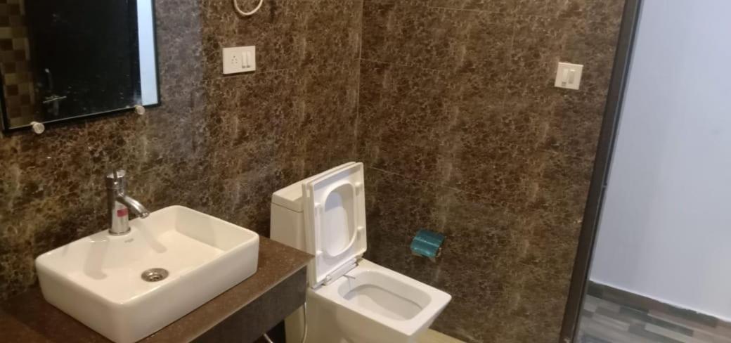 Hotel Stay Well Banikhet Ngoại thất bức ảnh