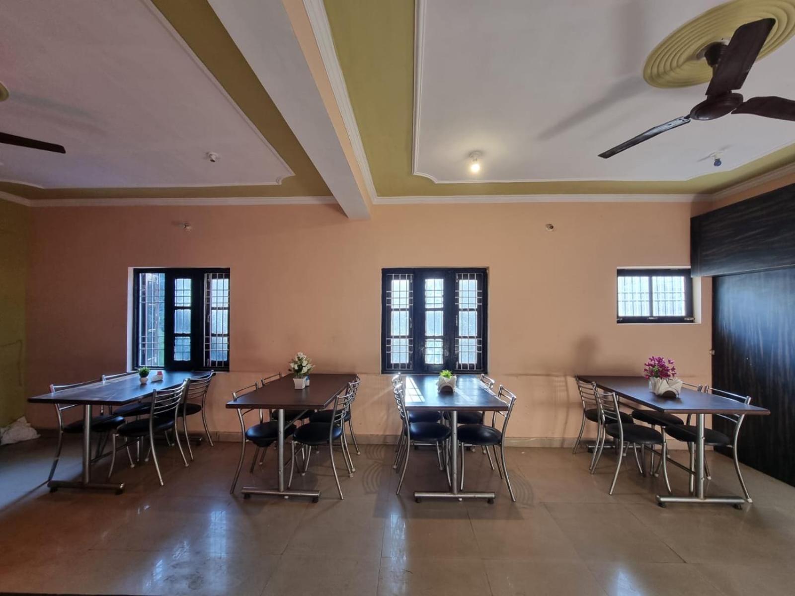 Hotel Stay Well Banikhet Ngoại thất bức ảnh